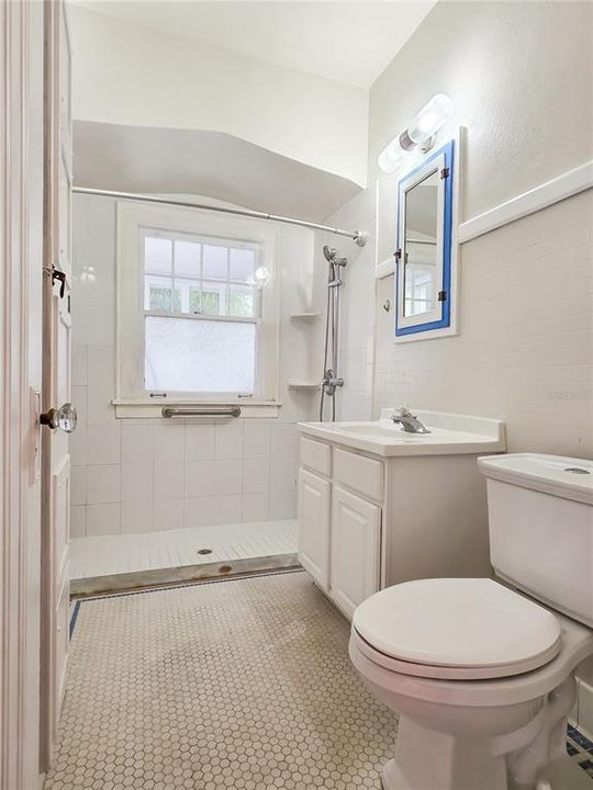 Activo con contrato: $3,550 (3 camas, 1 baños, 1079 Pies cuadrados)