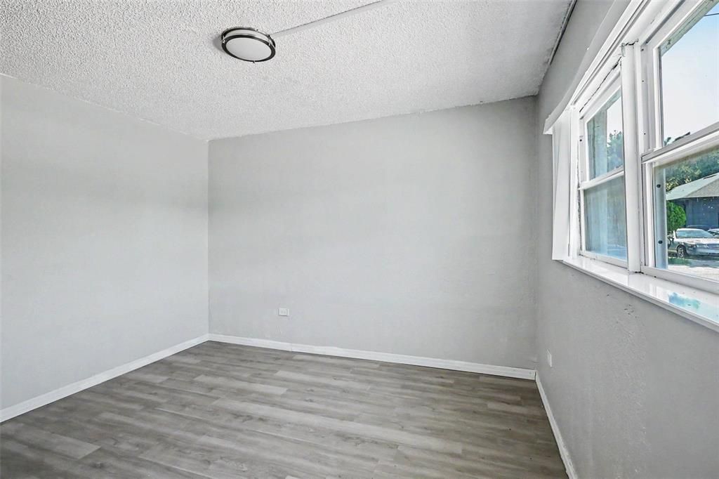 For Sale: $349,000 (5 beds, 0 baths, 1456 Square Feet)
