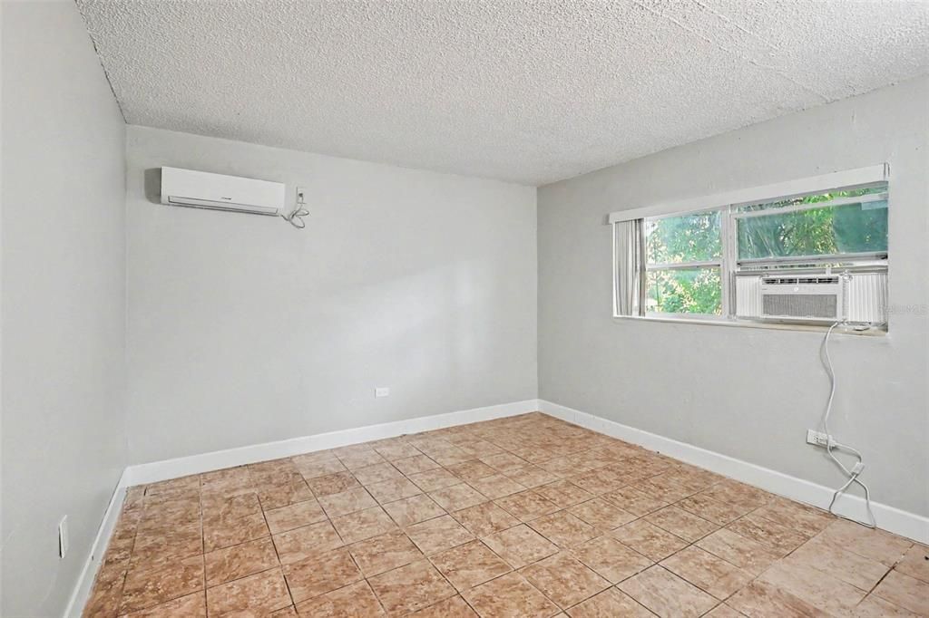 For Sale: $349,000 (5 beds, 0 baths, 1456 Square Feet)