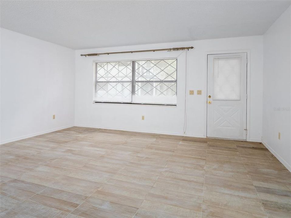 En Venta: $290,000 (2 camas, 2 baños, 1318 Pies cuadrados)