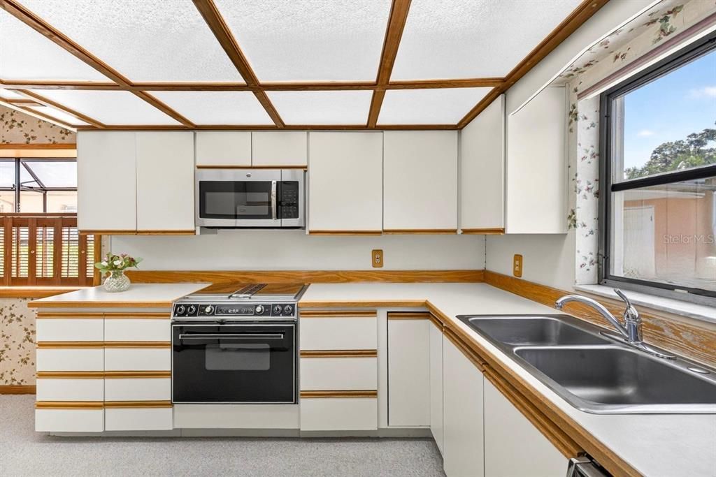 На продажу: $419,900 (3 спален, 2 ванн, 1550 Квадратных фут)