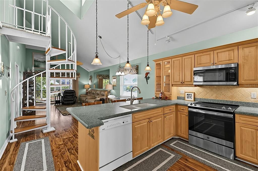 For Sale: $249,900 (4 beds, 3 baths, 1638 Square Feet)
