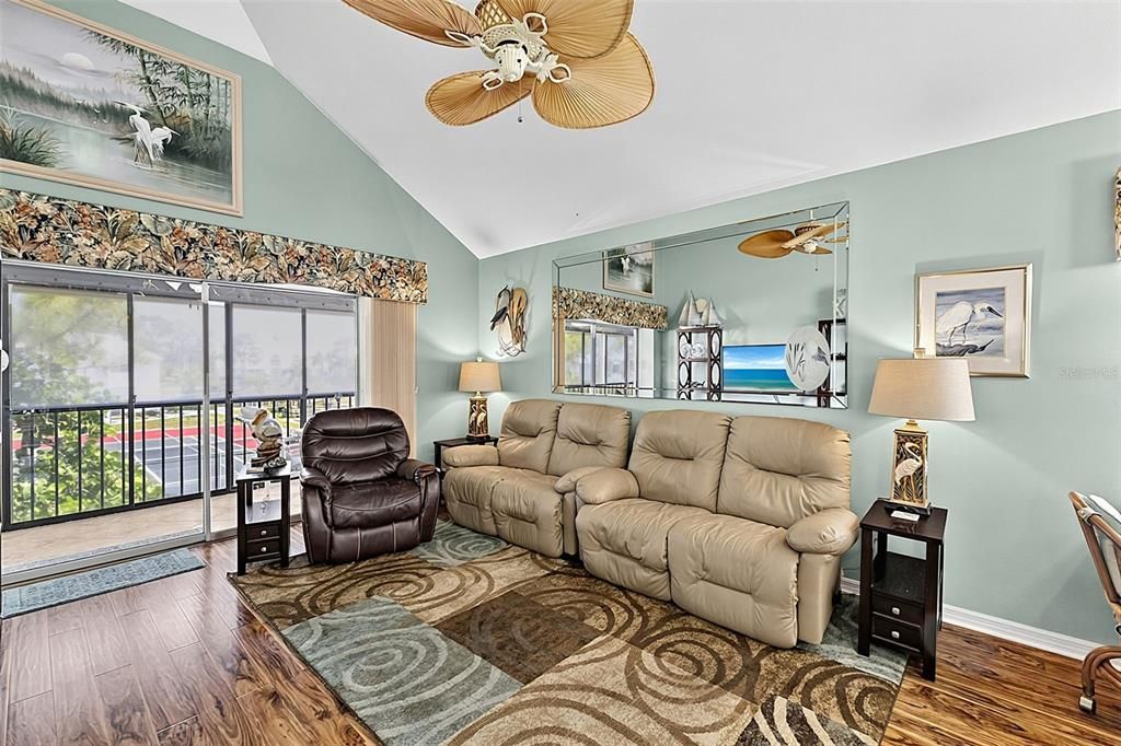 For Sale: $249,900 (4 beds, 3 baths, 1638 Square Feet)