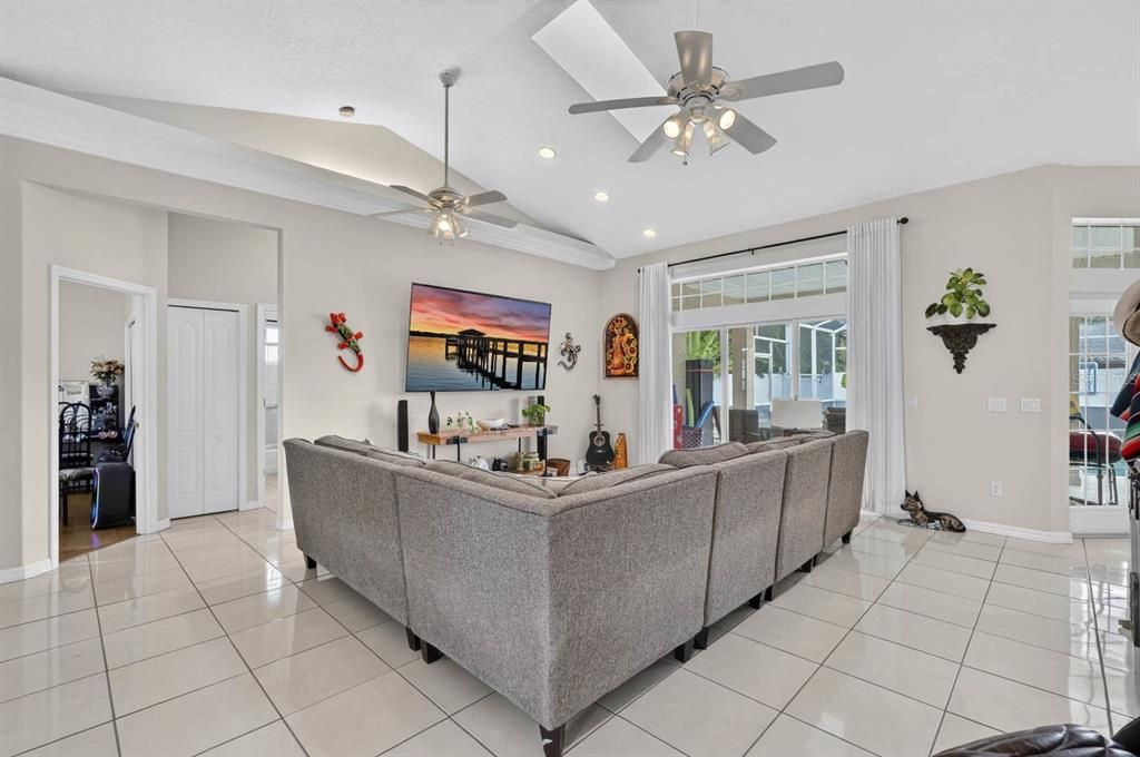 En Venta: $485,000 (3 camas, 2 baños, 2241 Pies cuadrados)