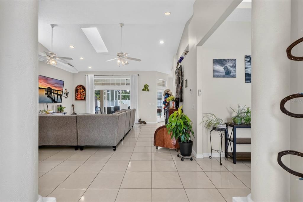 En Venta: $485,000 (3 camas, 2 baños, 2241 Pies cuadrados)