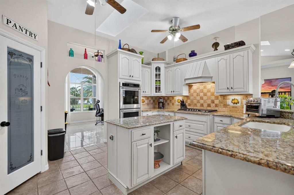 En Venta: $485,000 (3 camas, 2 baños, 2241 Pies cuadrados)
