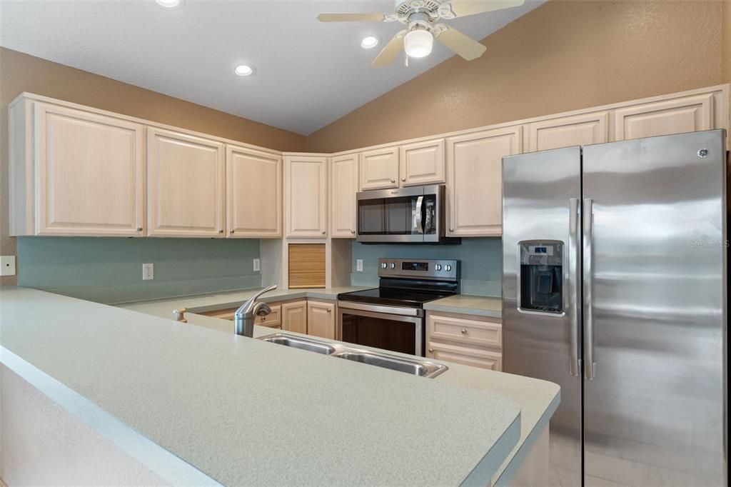 For Sale: $349,000 (3 beds, 2 baths, 1626 Square Feet)