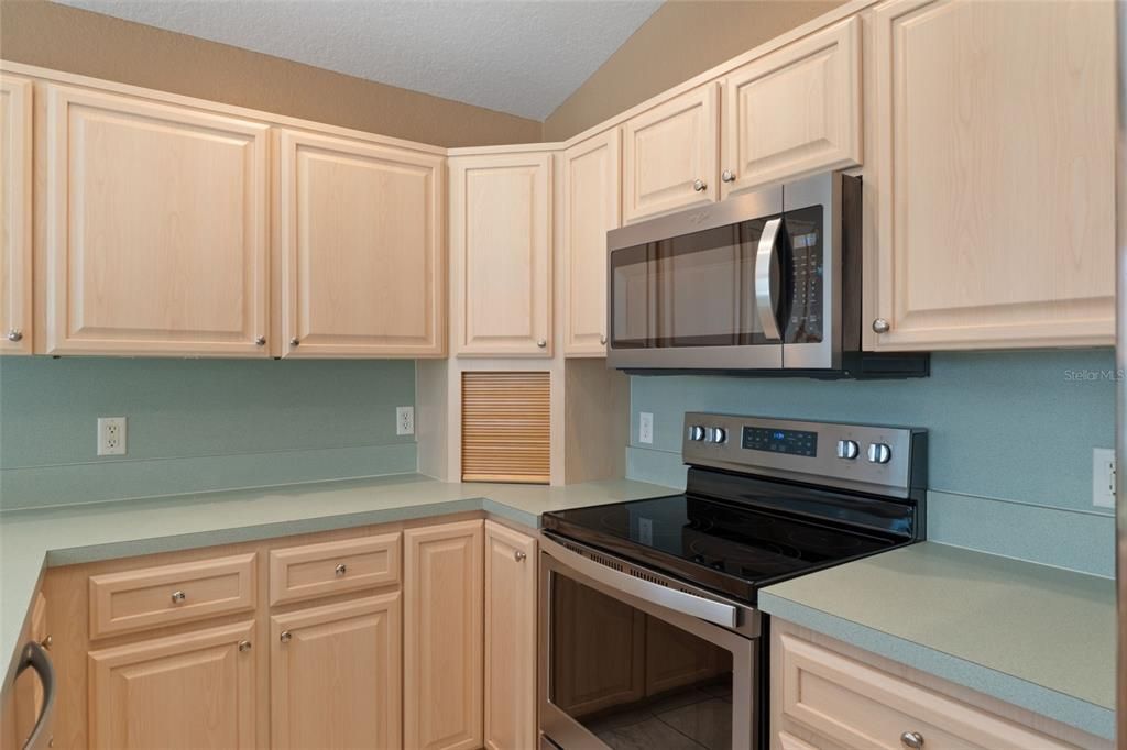 For Sale: $349,000 (3 beds, 2 baths, 1626 Square Feet)