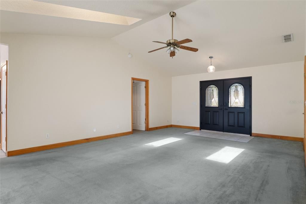 For Sale: $349,000 (3 beds, 2 baths, 1626 Square Feet)