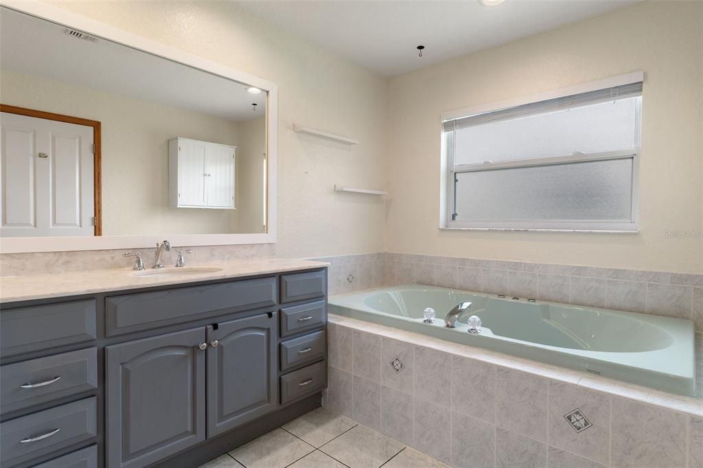For Sale: $349,000 (3 beds, 2 baths, 1626 Square Feet)