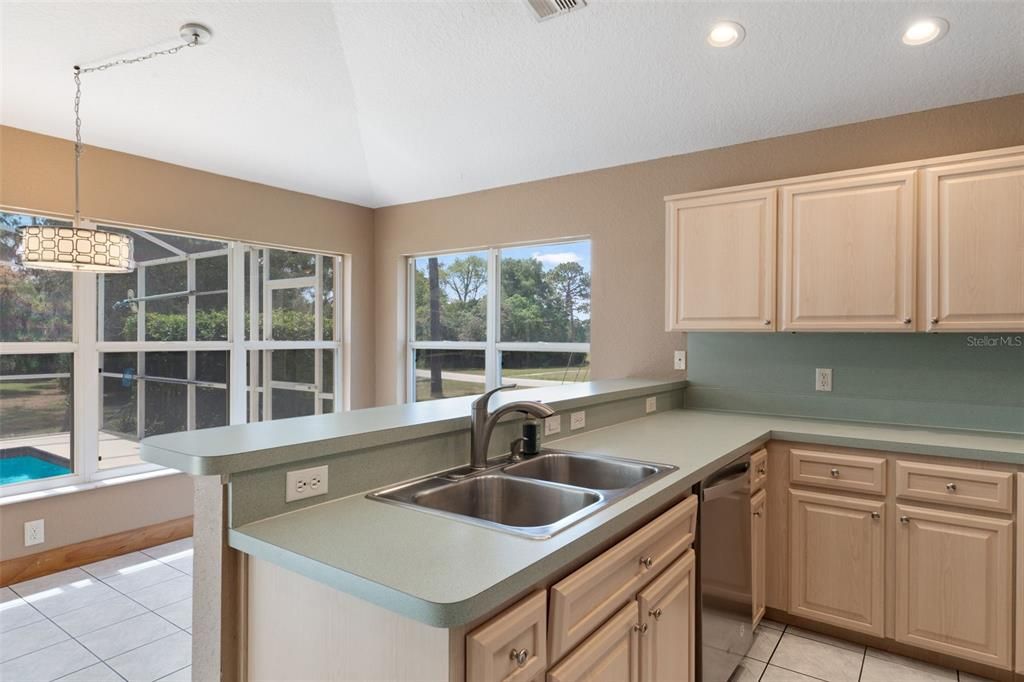 For Sale: $349,000 (3 beds, 2 baths, 1626 Square Feet)