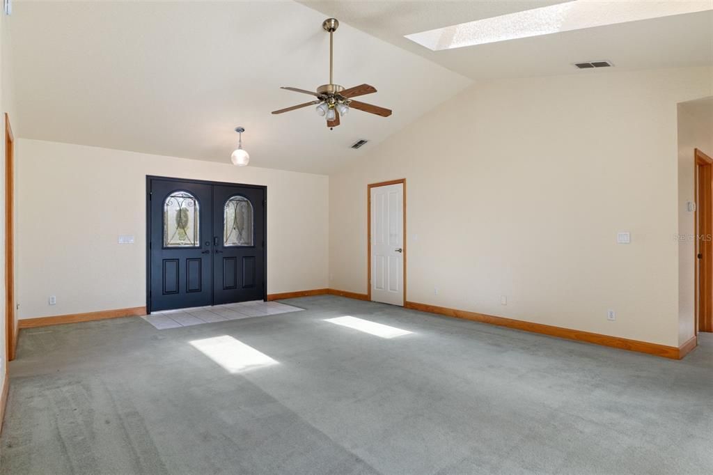 For Sale: $349,000 (3 beds, 2 baths, 1626 Square Feet)