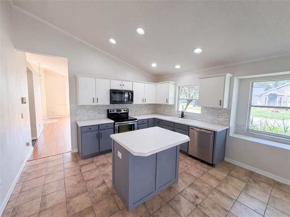 For Sale: $460,000 (4 beds, 2 baths, 1901 Square Feet)