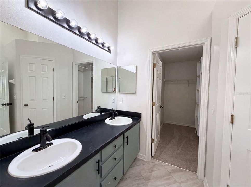 For Sale: $460,000 (4 beds, 2 baths, 1901 Square Feet)