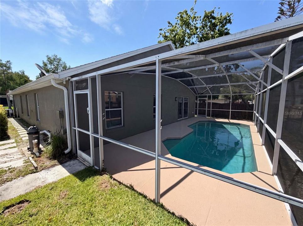 For Sale: $460,000 (4 beds, 2 baths, 1901 Square Feet)