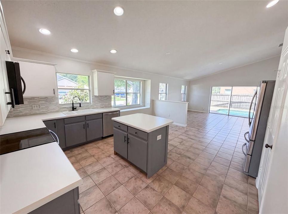 For Sale: $460,000 (4 beds, 2 baths, 1901 Square Feet)