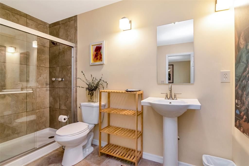 Activo con contrato: $1,125,000 (3 camas, 3 baños, 2474 Pies cuadrados)