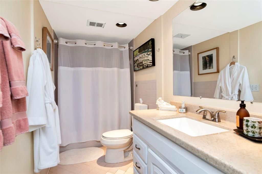 Activo con contrato: $1,125,000 (3 camas, 3 baños, 2474 Pies cuadrados)