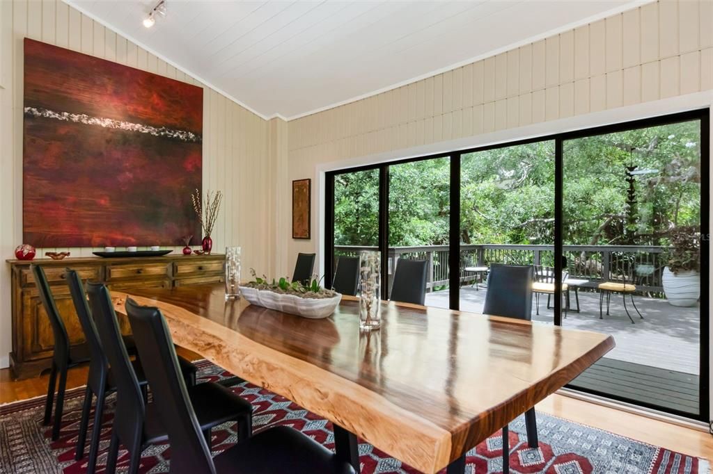Activo con contrato: $1,125,000 (3 camas, 3 baños, 2474 Pies cuadrados)