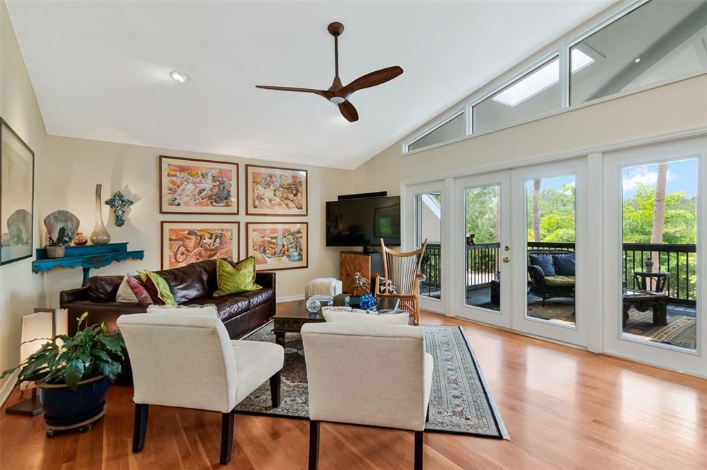 Activo con contrato: $1,125,000 (3 camas, 3 baños, 2474 Pies cuadrados)