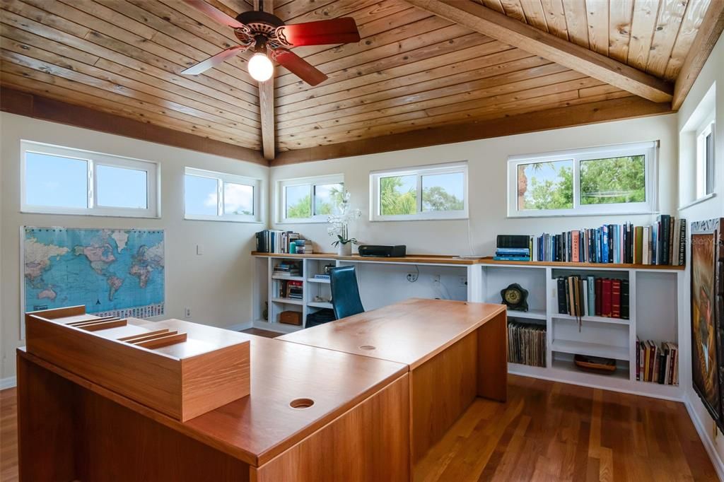 Activo con contrato: $1,125,000 (3 camas, 3 baños, 2474 Pies cuadrados)