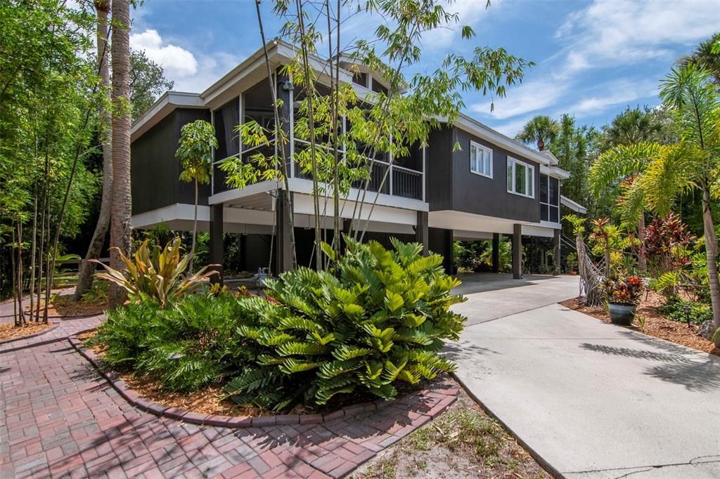 Activo con contrato: $1,125,000 (3 camas, 3 baños, 2474 Pies cuadrados)