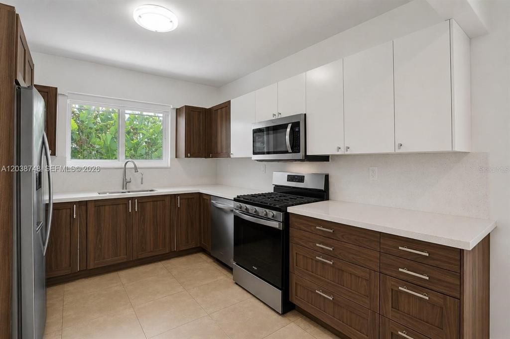 For Rent: $6,900 (3 beds, 2 baths, 1645 Square Feet)