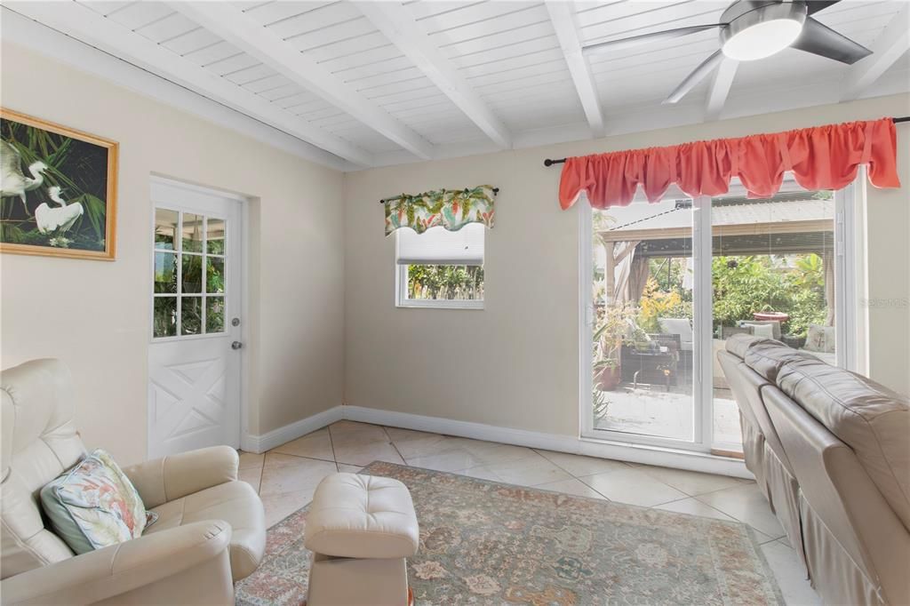 En Venta: $525,000 (3 camas, 2 baños, 1348 Pies cuadrados)