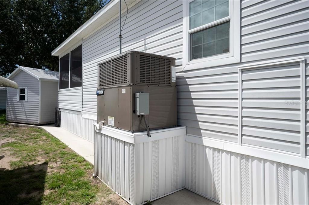For Sale: $215,000 (2 beds, 2 baths, 1152 Square Feet)