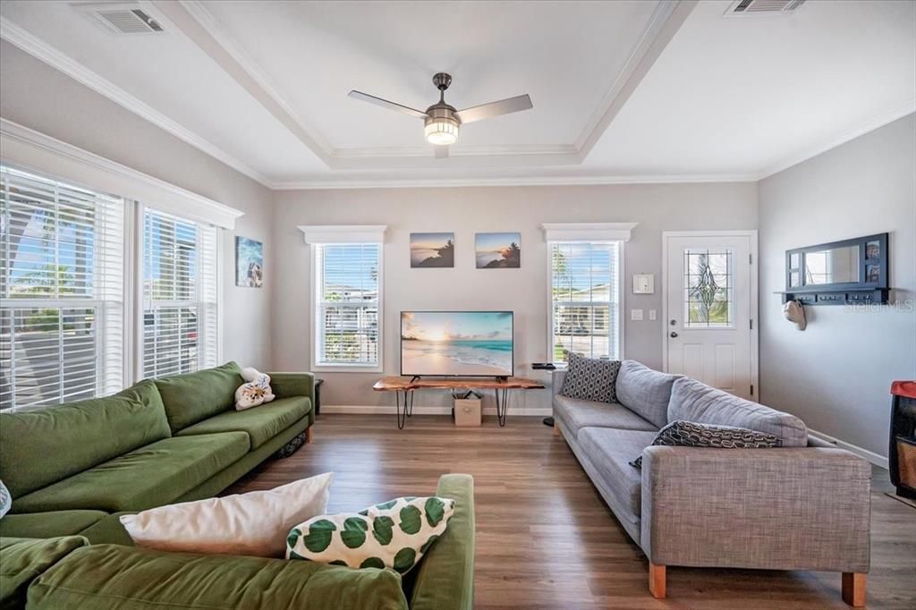 For Sale: $215,000 (2 beds, 2 baths, 1152 Square Feet)
