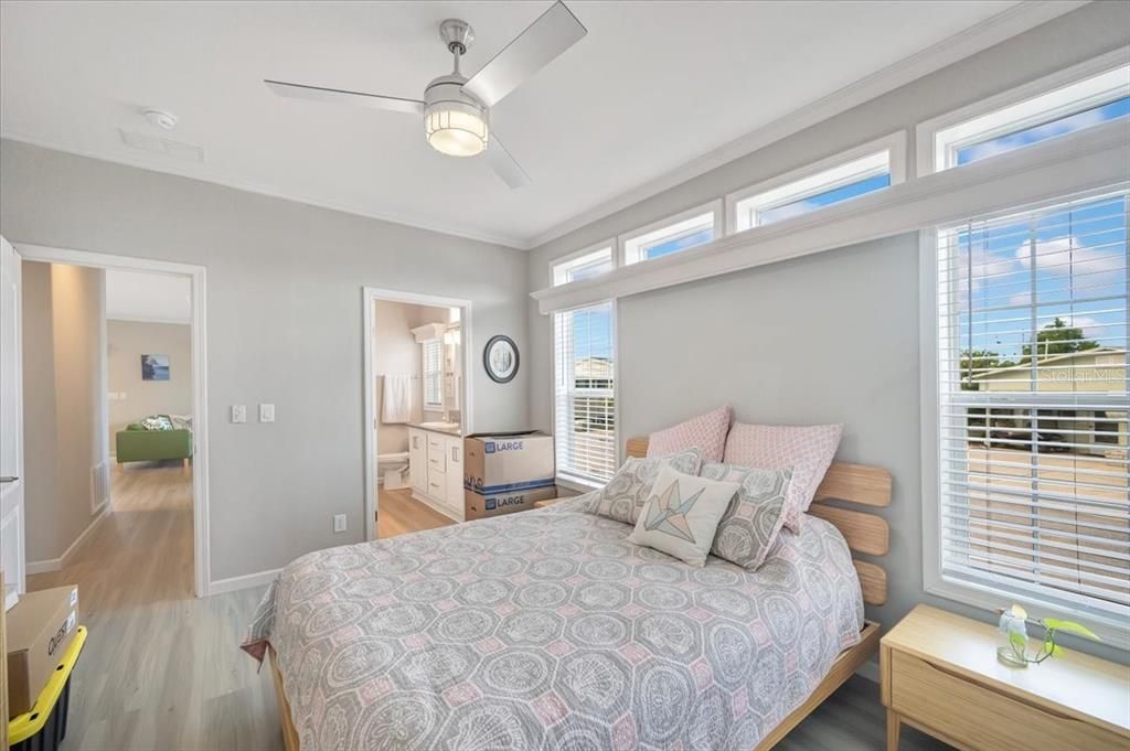 For Sale: $215,000 (2 beds, 2 baths, 1152 Square Feet)