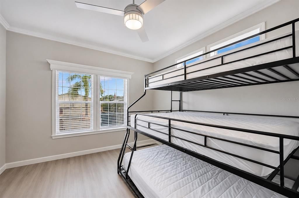 For Sale: $215,000 (2 beds, 2 baths, 1152 Square Feet)