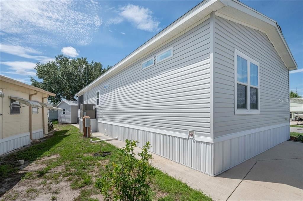 For Sale: $215,000 (2 beds, 2 baths, 1152 Square Feet)