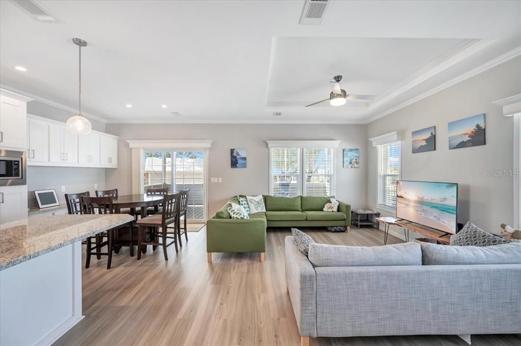 For Sale: $215,000 (2 beds, 2 baths, 1152 Square Feet)
