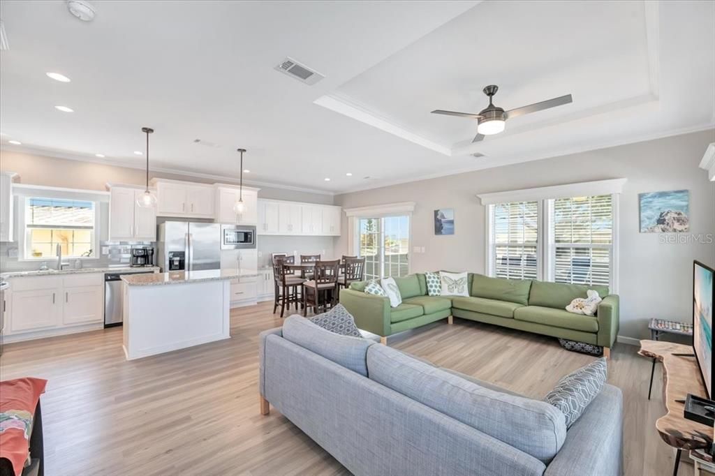 For Sale: $215,000 (2 beds, 2 baths, 1152 Square Feet)