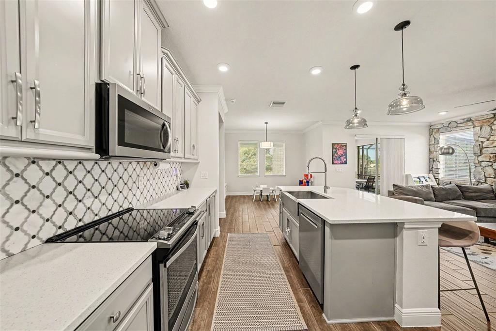 Active With Contract: $700,000 (4 beds, 3 baths, 1962 Square Feet)