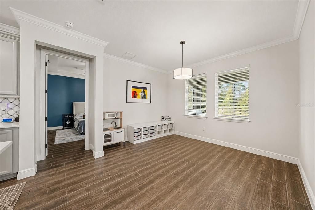 Active With Contract: $700,000 (4 beds, 3 baths, 1962 Square Feet)