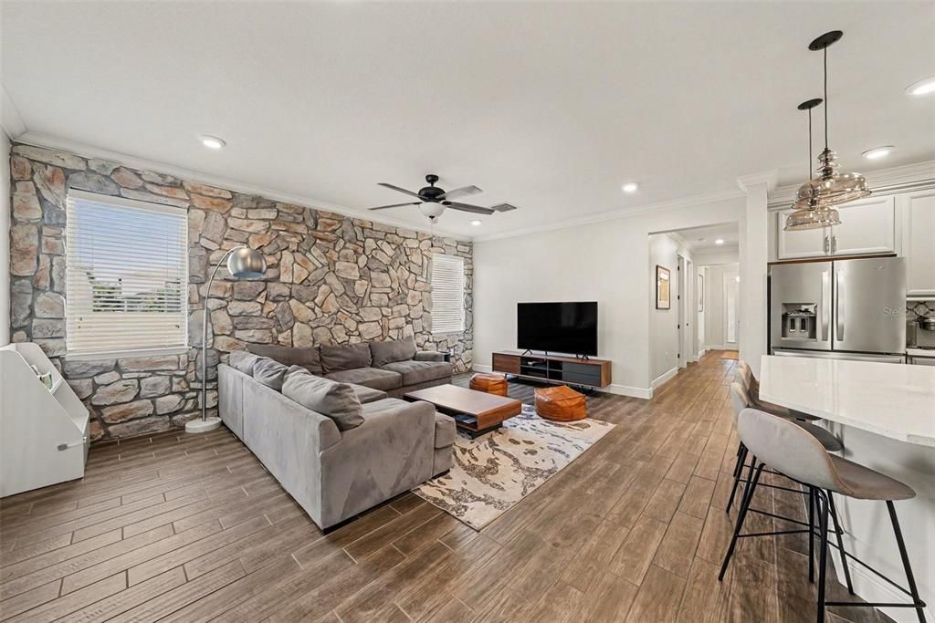 Active With Contract: $700,000 (4 beds, 3 baths, 1962 Square Feet)