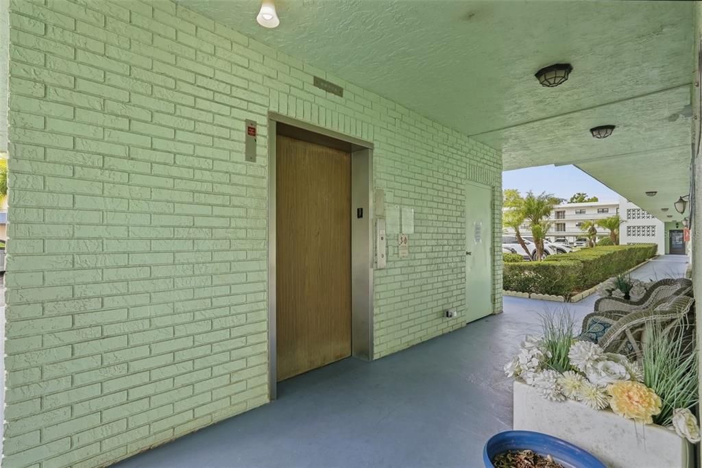 En Venta: $170,000 (2 camas, 2 baños, 915 Pies cuadrados)