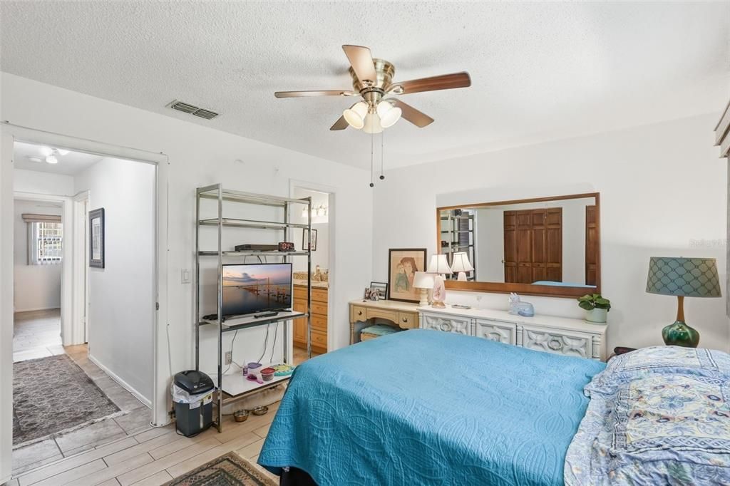 En Venta: $170,000 (2 camas, 2 baños, 915 Pies cuadrados)