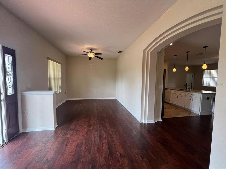 En Venta: $308,000 (3 camas, 2 baños, 2040 Pies cuadrados)