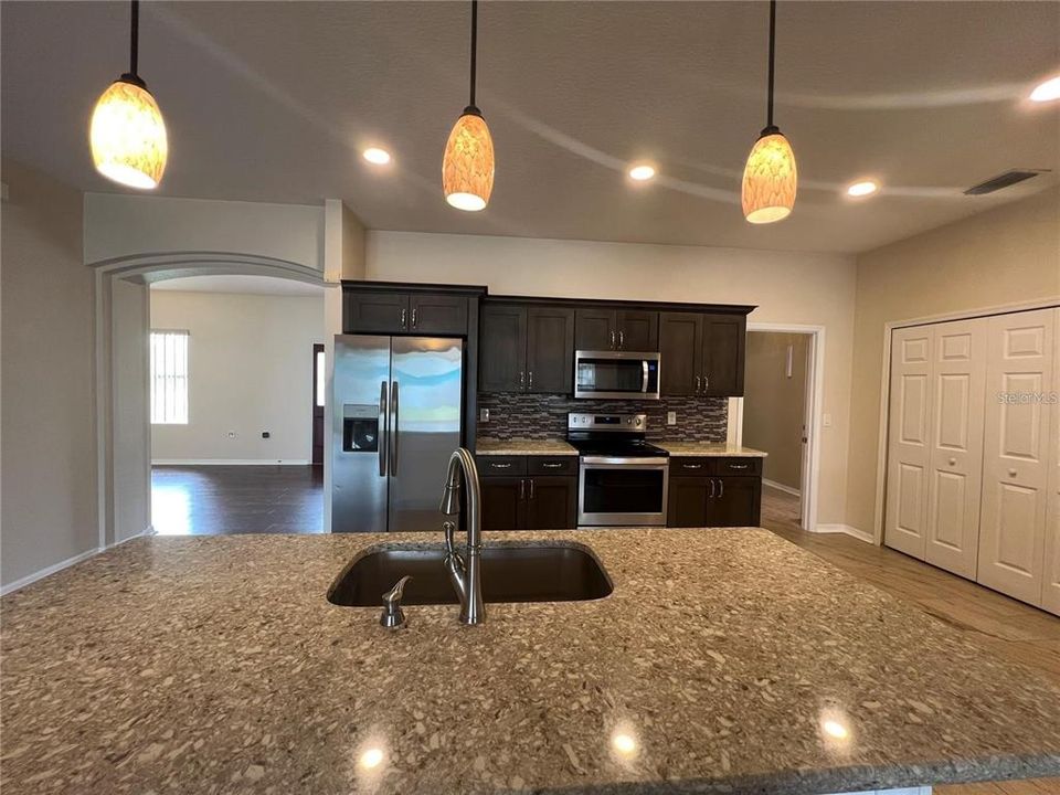 En Venta: $308,000 (3 camas, 2 baños, 2040 Pies cuadrados)