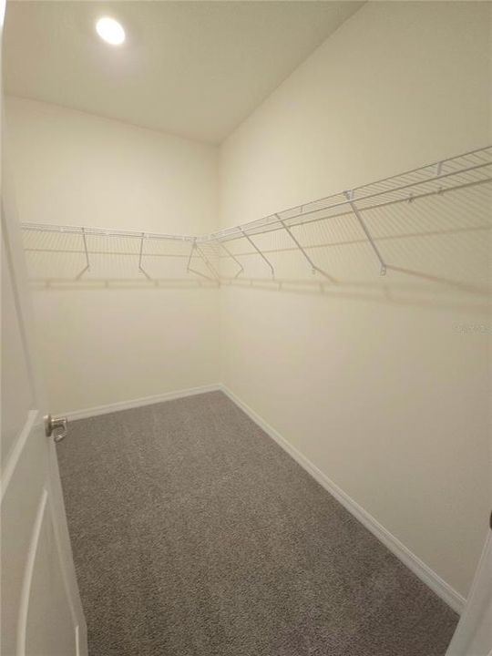 В аренду: $1,950 (4 спален, 2 ванн, 1827 Квадратных фут)