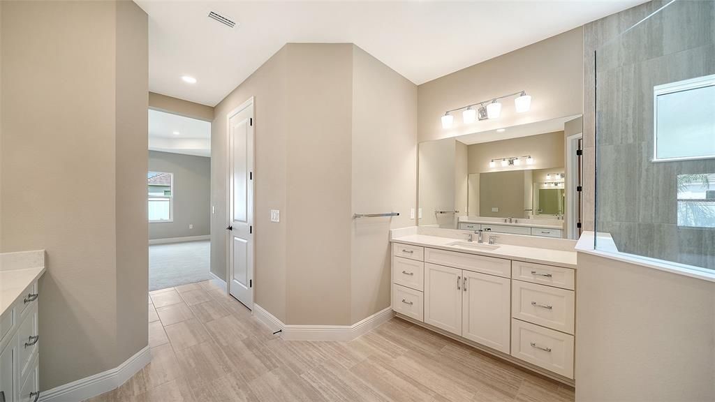 Activo con contrato: $704,990 (3 camas, 3 baños, 2332 Pies cuadrados)