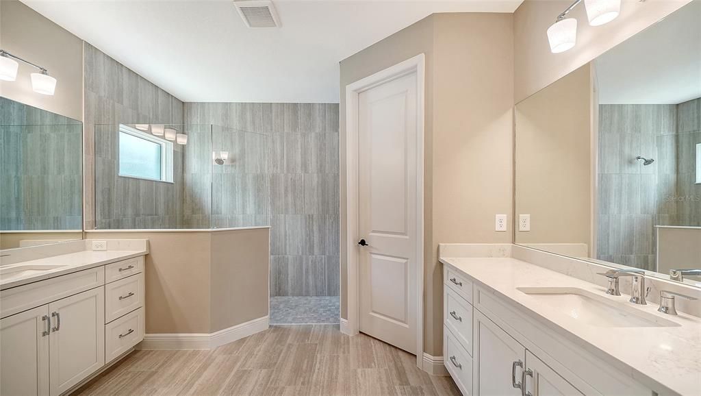 Activo con contrato: $704,990 (3 camas, 3 baños, 2332 Pies cuadrados)