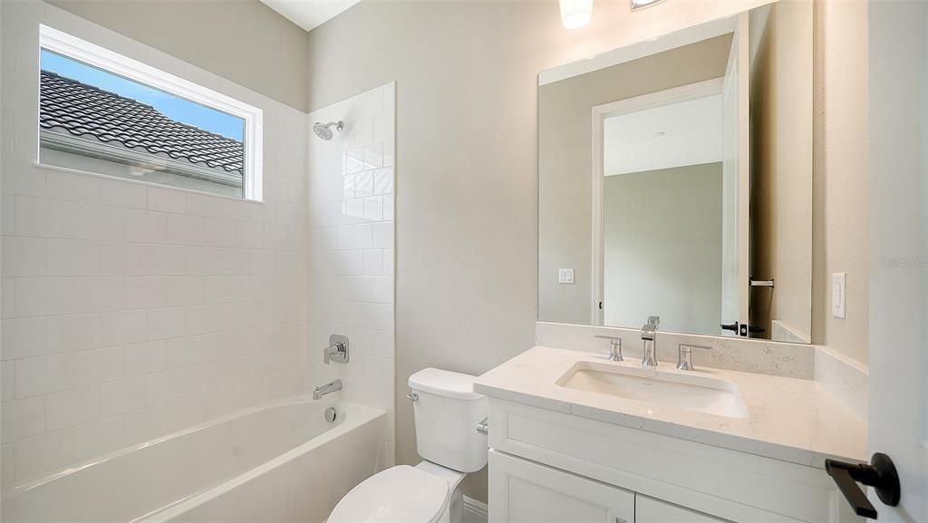 Activo con contrato: $704,990 (3 camas, 3 baños, 2332 Pies cuadrados)