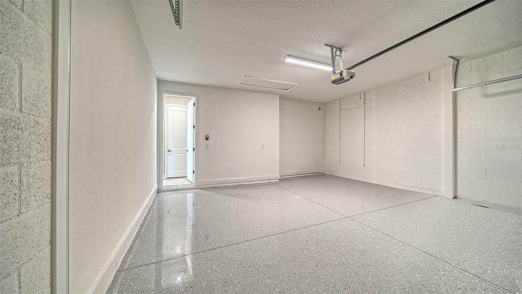 Activo con contrato: $704,990 (3 camas, 3 baños, 2332 Pies cuadrados)