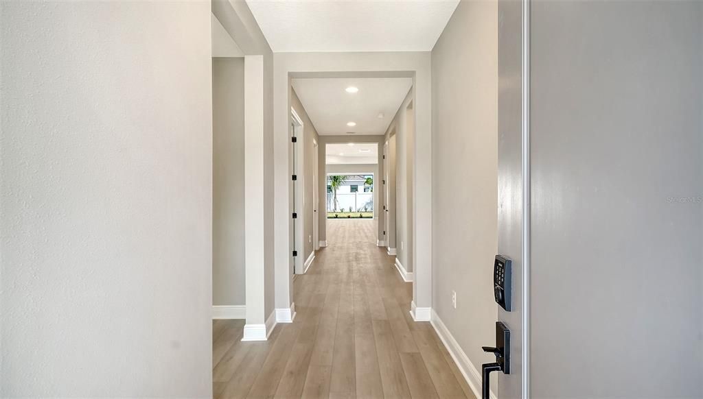 Activo con contrato: $704,990 (3 camas, 3 baños, 2332 Pies cuadrados)
