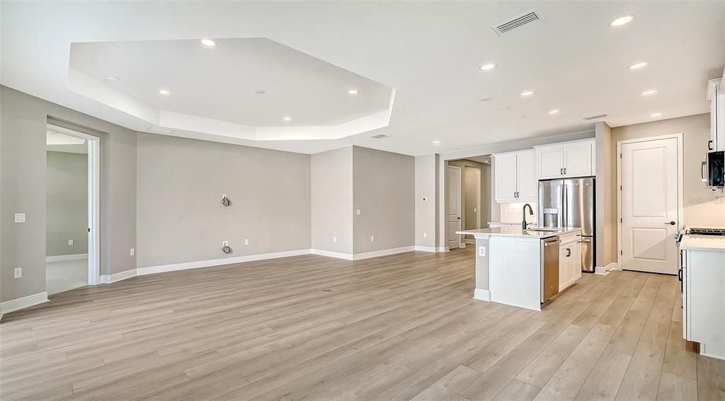 Activo con contrato: $704,990 (3 camas, 3 baños, 2332 Pies cuadrados)