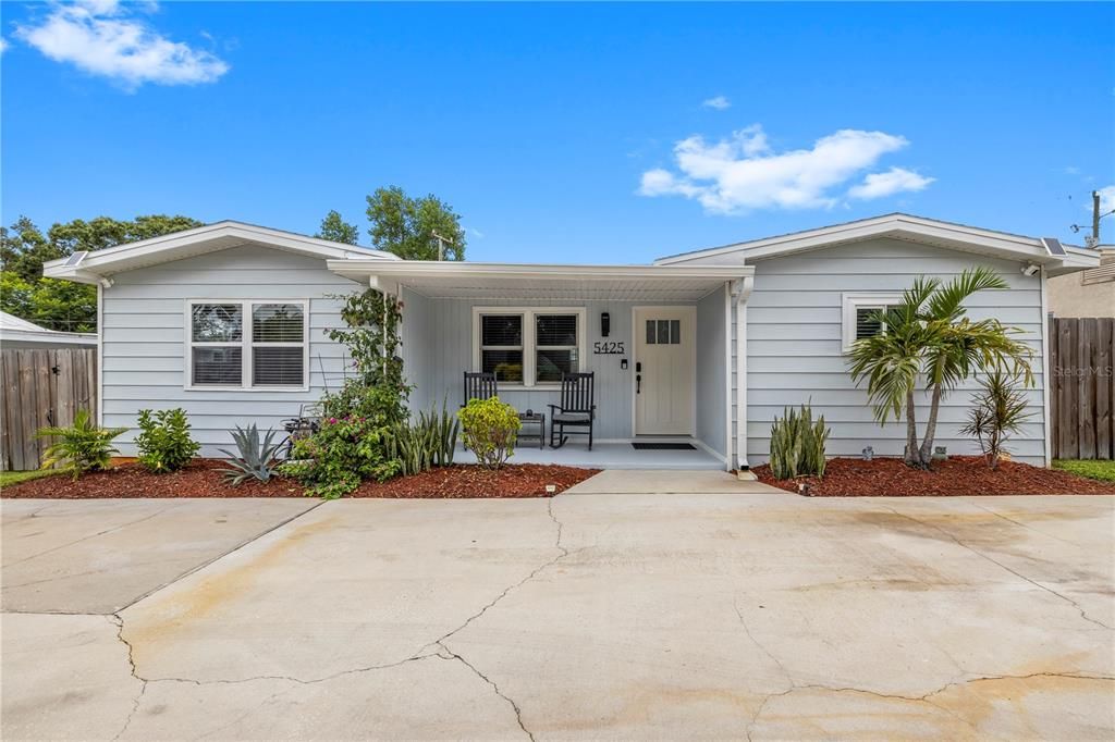 Active With Contract: $469,900 (3 beds, 2 baths, 1454 Square Feet)